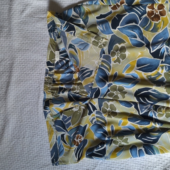 Womens Petite Sz 12 Faux Wrap Skirt in Cute Modern Florals - Picture 4 of 6